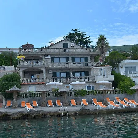 Apartments Palace Mira Mare Tivat Exterior photo