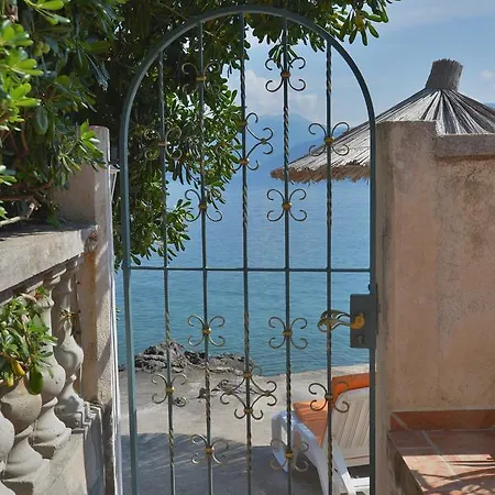 Apartments Palace Mira Mare Tivat Exterior photo