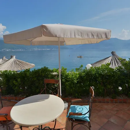 Apartments Palace Mira Mare Tivat Exterior photo