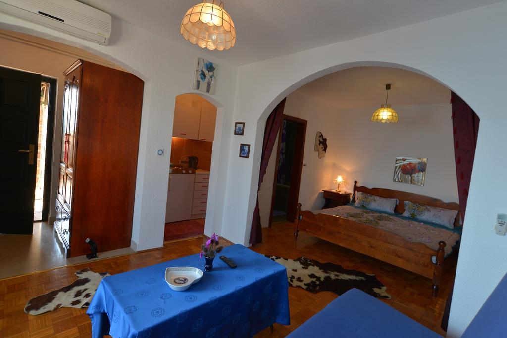 Palace Mira Mare *